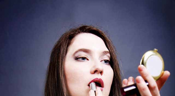L'esthéticienne vous répond : cinq conseils de maquillage pour filles pressées