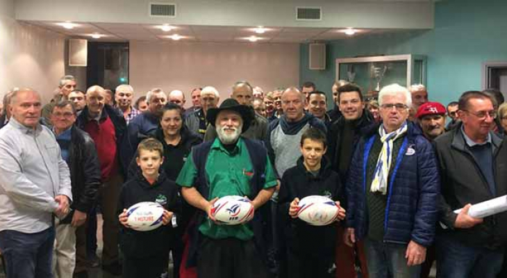 Des ballons pour les clubs de rugby