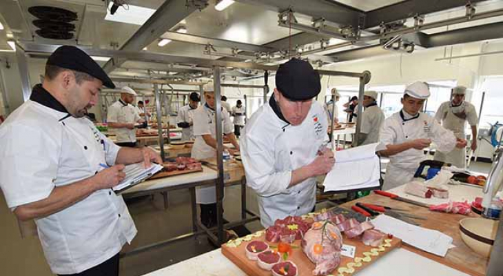 Les apprentis bouchers se mesurent