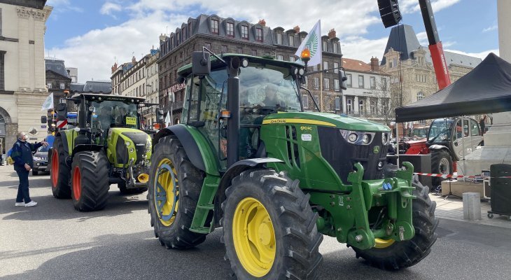 Retour en images sur la manifestation des agriculteurs à Clermont-Ferrand