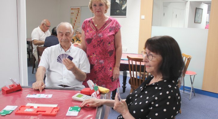 Le Bridge Club Clermont Desaix joue à nouveau
cartes sur table