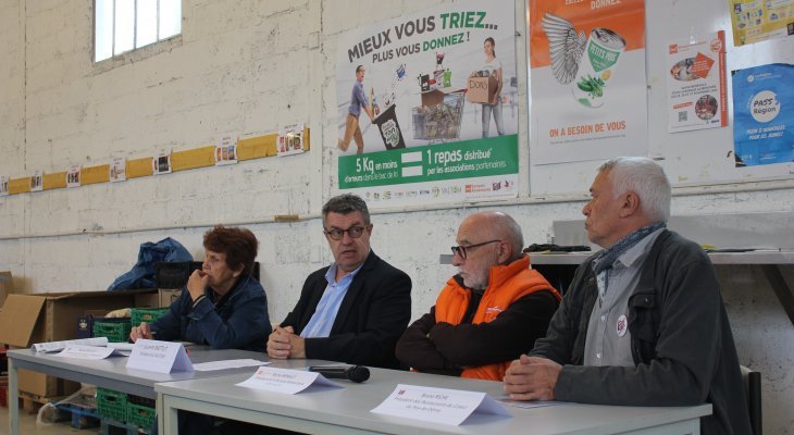 « Mieux vous triez, plus vous donnez » : le Valtom et trois associations de dons alimentaires en action