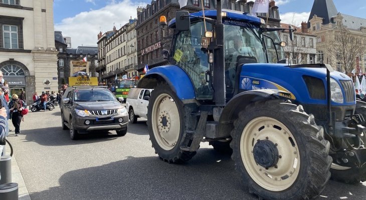 Manifestation des agriculteurs : des difficultés de circulation à prévoir sur l'A71 à Clermont-Ferrand au niveau de l'échangeur du Brézet.