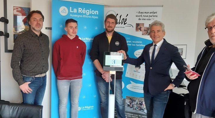 4 robots de télé présence pour Chloé Auvergne Surdité