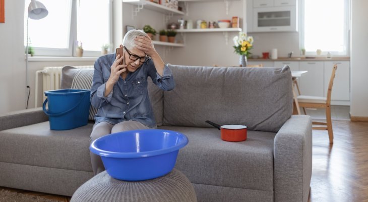 Comment réagir face à une fuite sur le toit ?