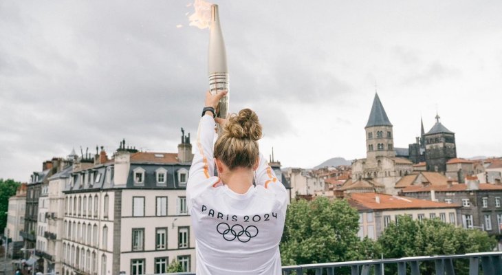 Caisse d'Épargne Auvergne Limousin : la flamme olympique a fait étape à Clermont-Ferrand