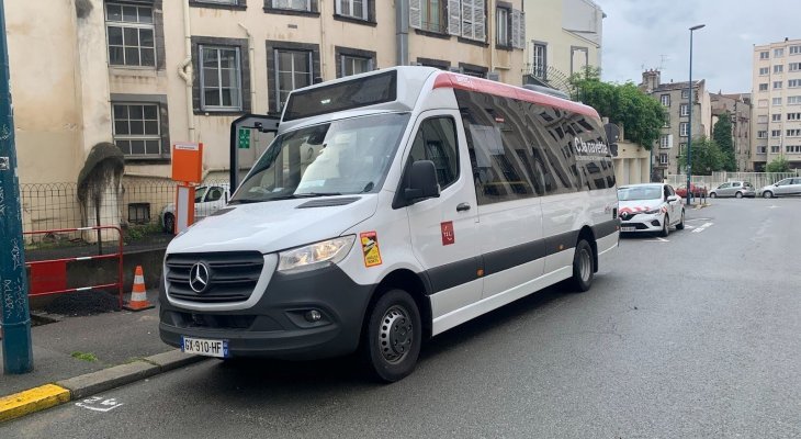 C.la navette vous transporte dans les rues du centre ville clermontois