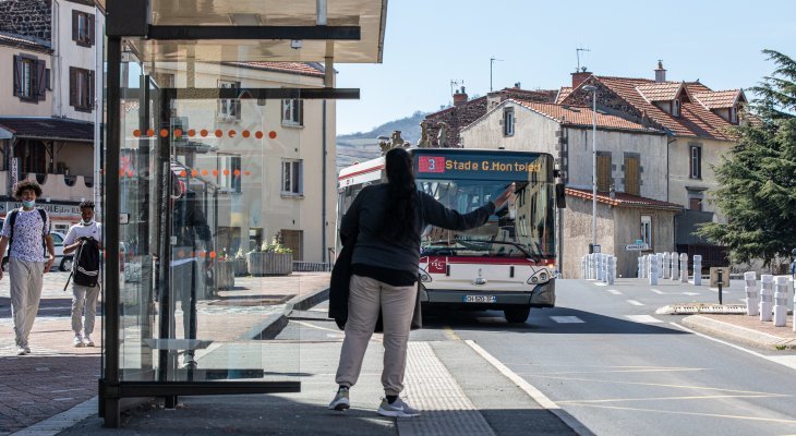 Réseau T2C : la descente à la demande,
entre 2 arrêts, à partir de 22 heures