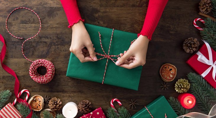 Comment réaliser des emballages maison pour un Noël personnalisé