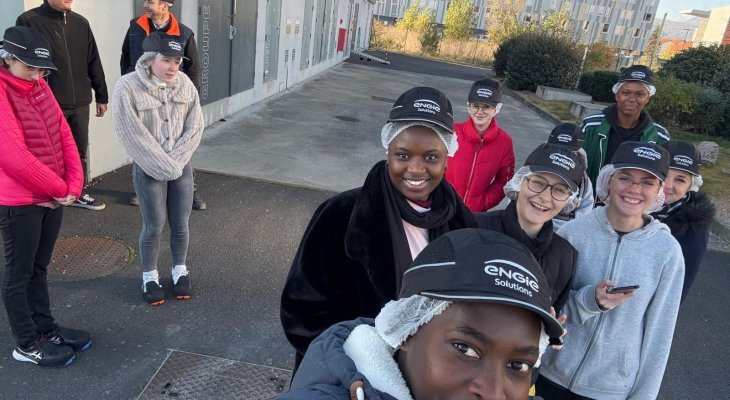 Des lycéennes visitent les installations énergétiques du CHU