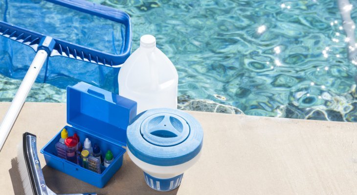 Analyser l'eau de sa piscine : quand, pourquoi et comment ?