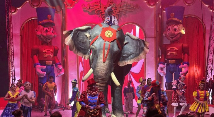 Un éléphant robotisé sur la piste d'un cirque !