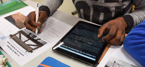 Les collégiens équipés de tablettes tactiles