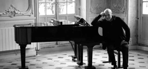 Lewis Furey joue Brahms