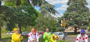 Les Accros du peignoir attendent le Tour