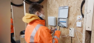 Orange recrute et forme des femmes au métier de technicienne d'intervention