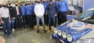 Les élèves du lycée Roger Claustres donnent les clés au pilote Sébastien Ogier