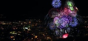 Un feu d'artifice à Montjuzet le 14 juillet 