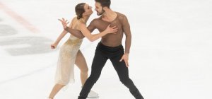 Gabriella Papadakis et Guillaume Cizeron en gala à Clermont avec l'équipe de France le 22 avril