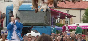 Jeu du cou de l'oie à Saint-Bonnet-près-Riom : une tradition d'un autre âge ?