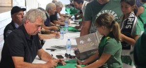 Dominique Rocheteau en dédicaces à Volvic-Enval