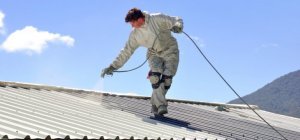 Adopter une toiture claire pour faire barrage à la chaleur lors des étés caniculaires