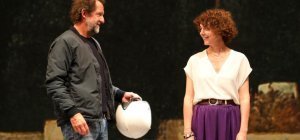 Stéphane de Groodt : On embarque le public dans un univers absurde qui interroge