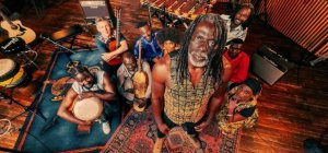Tiken Jah Fakoly : Une tournée acoustique, c'est un peu intime, on est proche du public, on explique les chansons