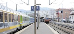 Les usagers des lignes SNCF Clermont-Paris et POLT « Tous d'une même voie » à Paris