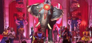 Un éléphant animatronique de taille réelle au spectacle « Rêves de Cirque »