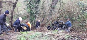 Sentinelles de la Nature : un millier de pneus évacués à Mur-sur-Allier
