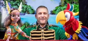 Guignol et Rio le majestueux perroquet de retour