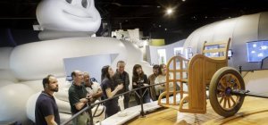 Aventure Michelin : une exposition célèbre les 100 ans du Guide Vert