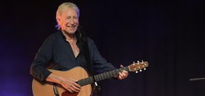 Henri Dès : « Mes chansons se transmettent de génération en génération naturellement »