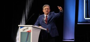 Jean-Luc Mélenchon au Zénith d'Auvergne : La France a besoin d'une jeunesse bien formée sinon elle n'a pas d'avenir